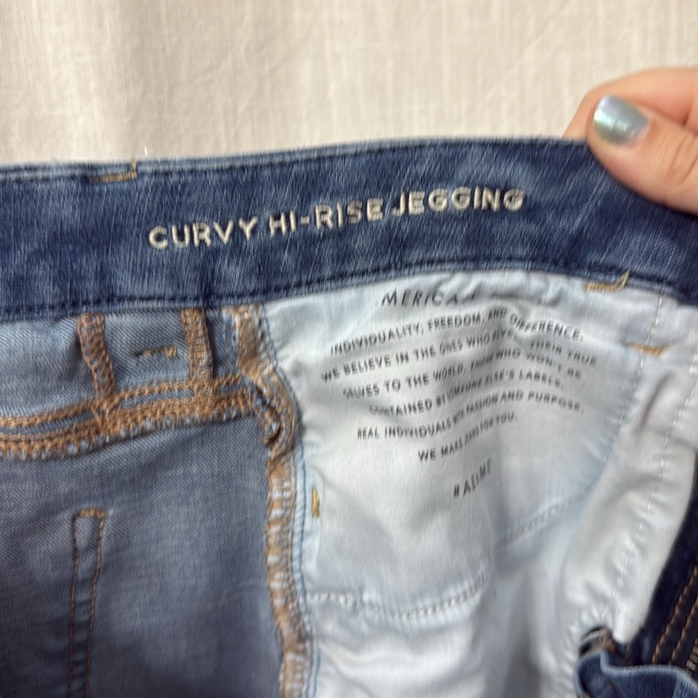 Women’s American Eagle Outfitters Curvy Hi-Rise Jegging Distressed Jean. 4 Short - Picture 8 of 14